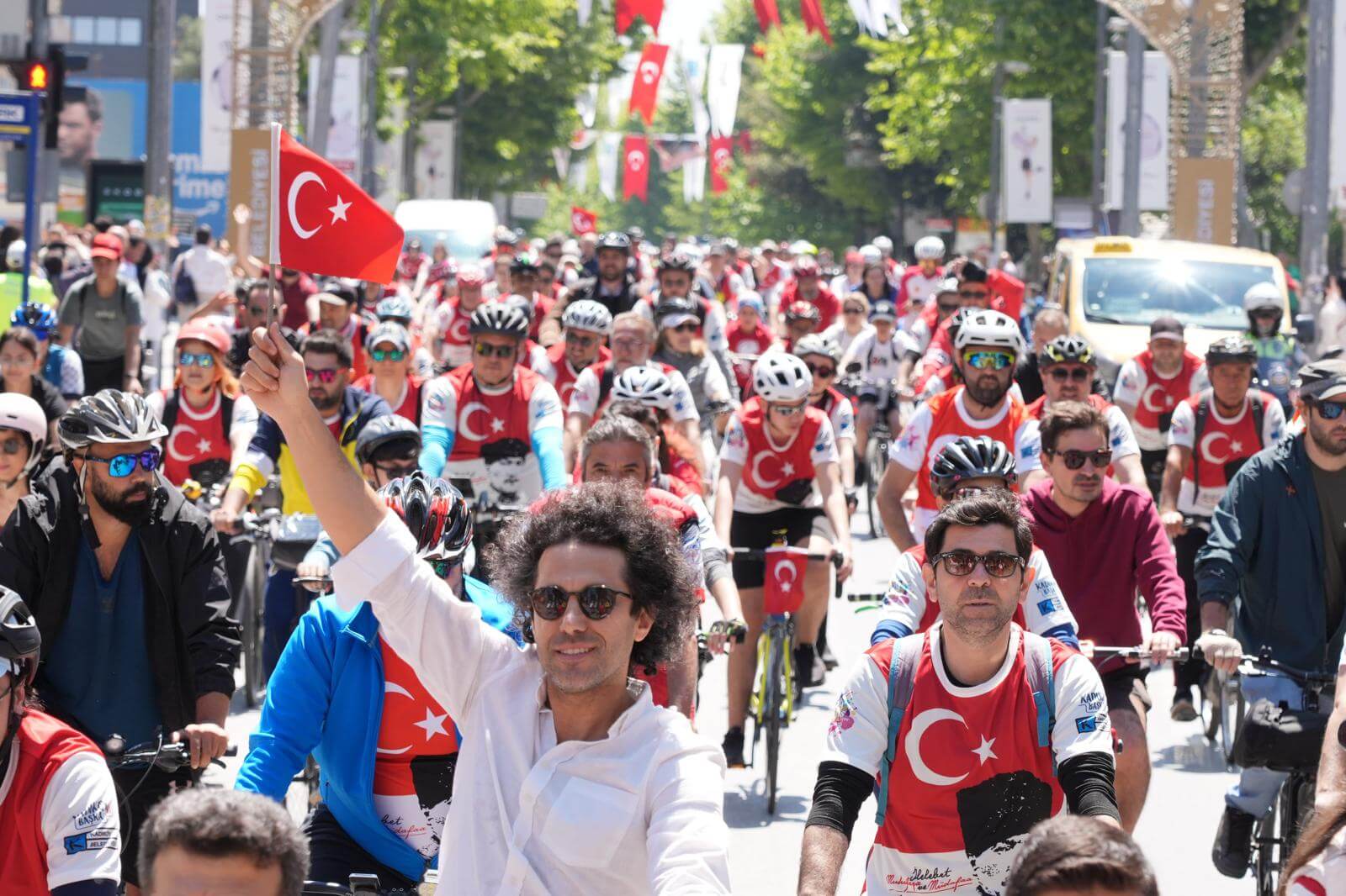 19 Mayıs ruhu Kadıköy sokaklarında
